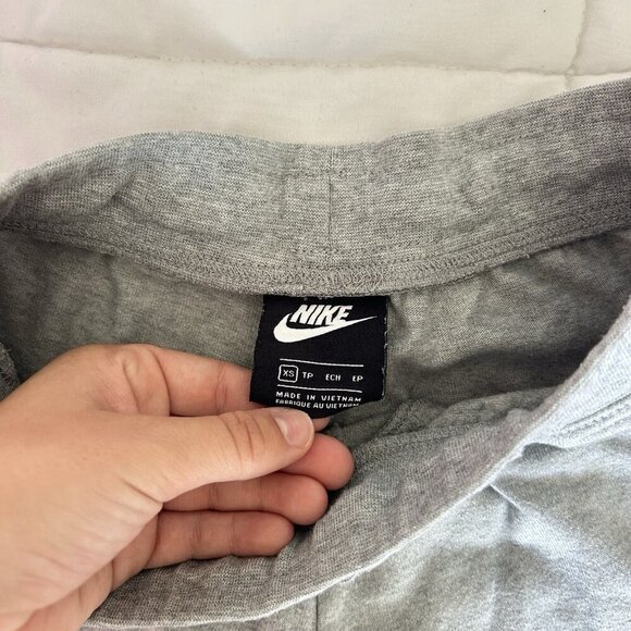 Nike Sportswear Womens XS Relaxed Sweat Shorts Training Comfy Gym Grey - Picture 3 of 6